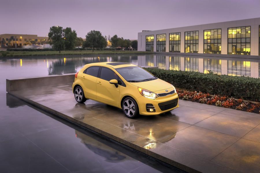  Kia Rio 5-Door 2015 года  (US) (фото 3 из 29)